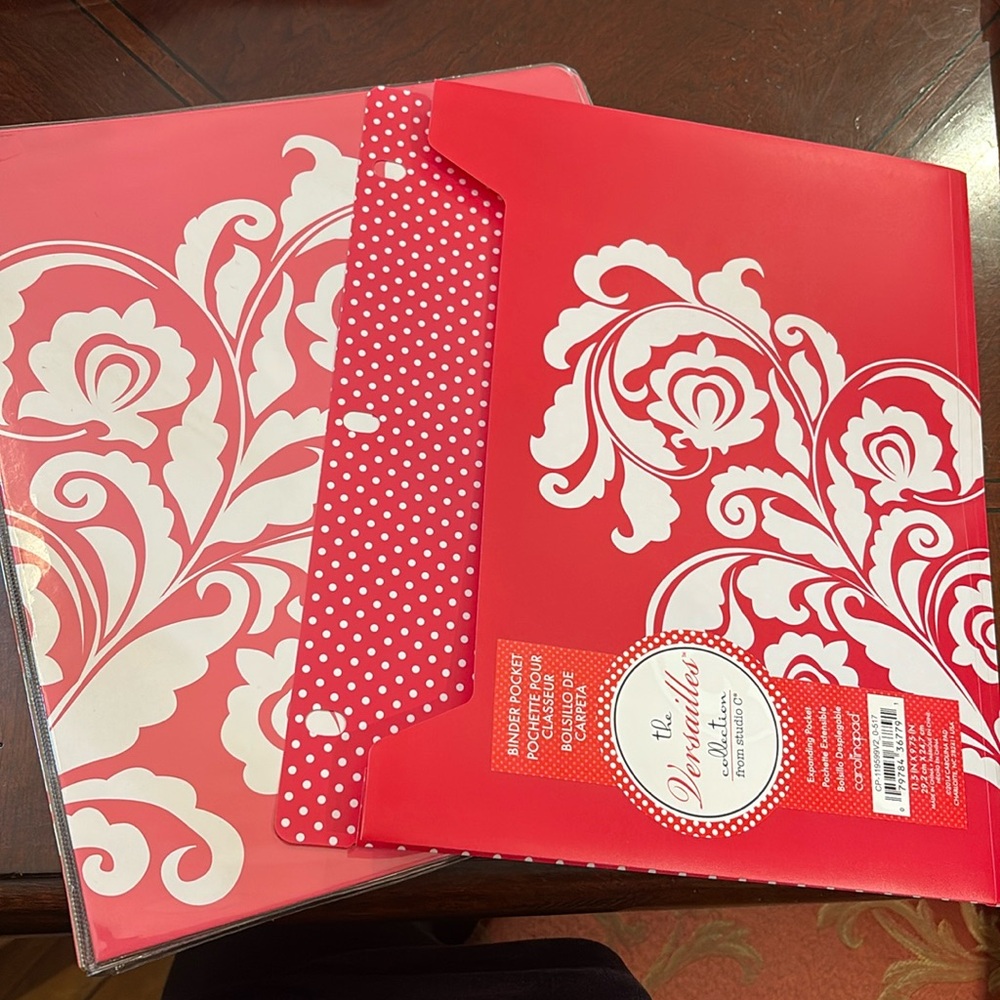 Set of one 1” binder and one poly binder pocket. The Versailles Collection.